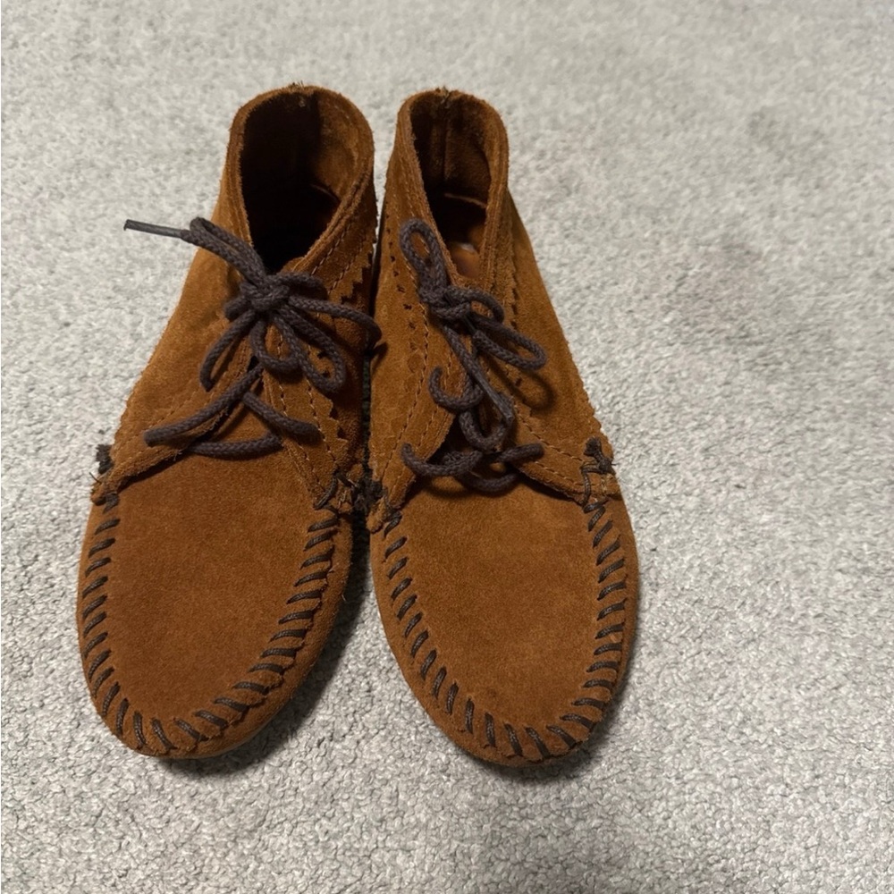Minnetonka Tan Lace Up Moccasin Boots